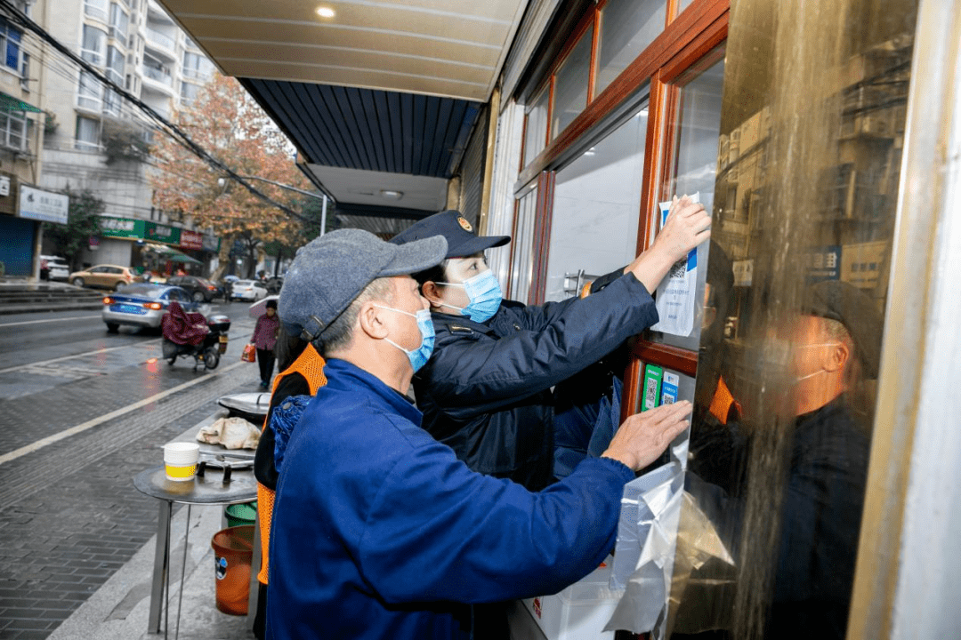疫情轻度地区快递进小区.防疫进入下半场,部分地区快递小哥已经可以进入小区?-第1张图片